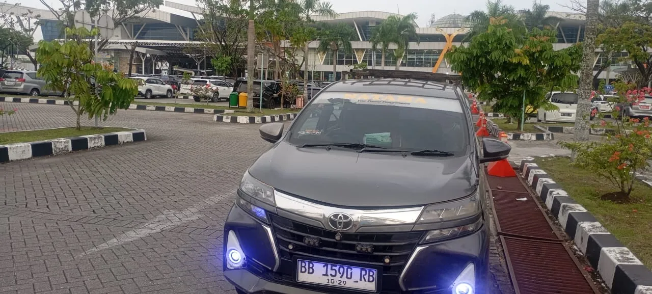 Menunghu penumpang di Bamdara SSK II Pekanbaru